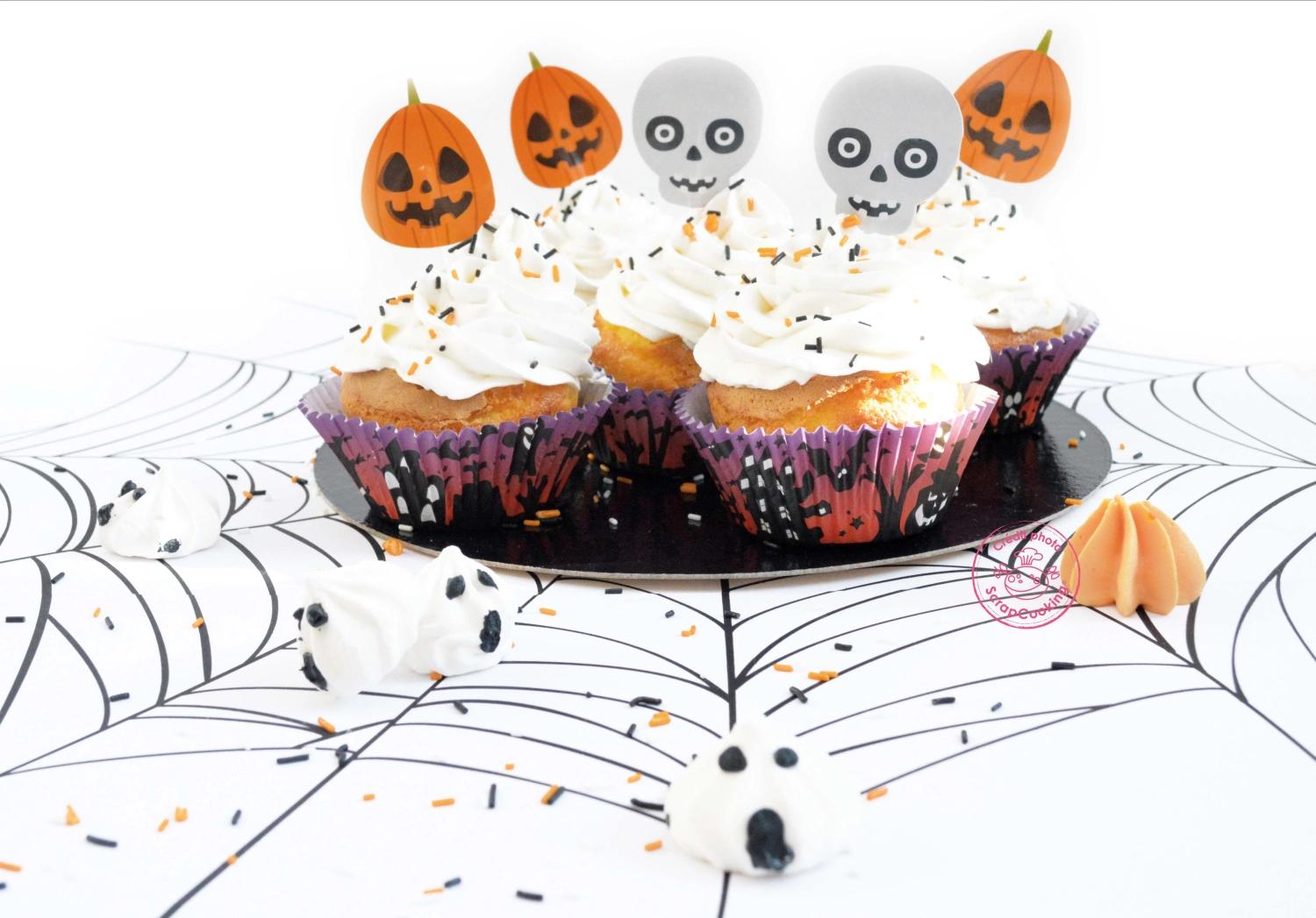 24 moules à muffins et 24 toppers halloween